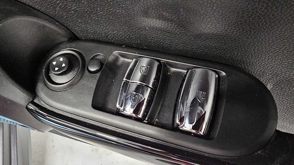 Used MINI Convertible 2021 for sale - 75405426: Photo 31
