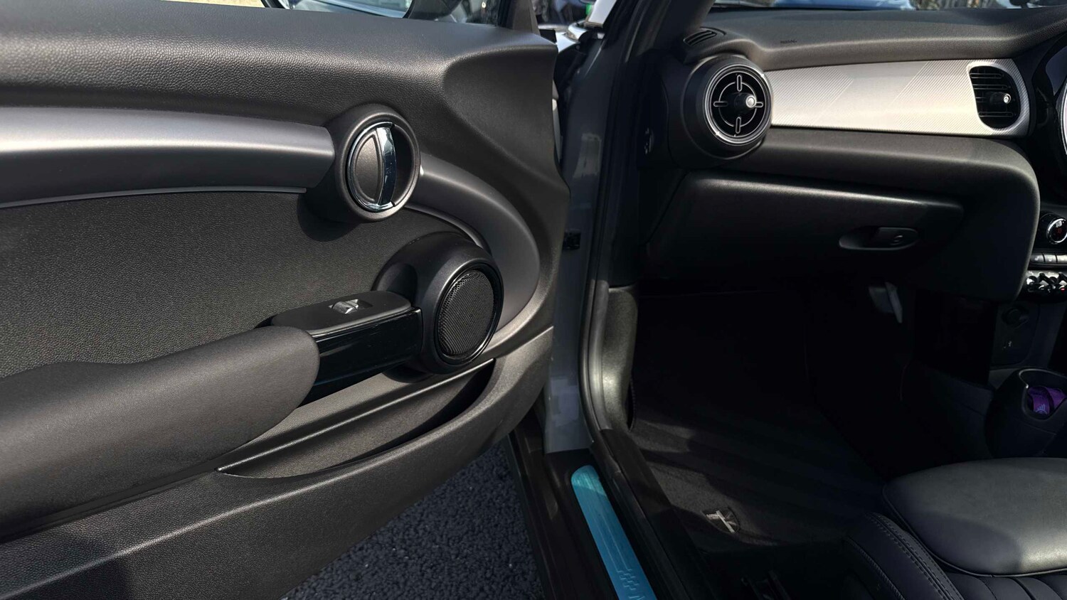 Used MINI Convertible 2021 for sale - 77674773: Photo 22