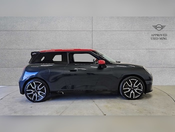 Used MINI Cooper 2024 for sale - 75216969: Photo