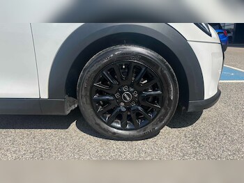 Used MINI Hatch 2024 for sale - 79390622: Photo