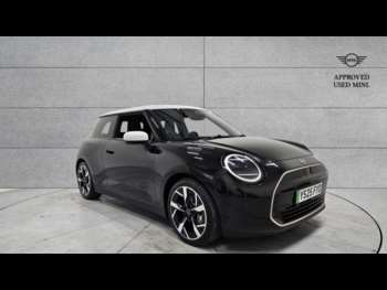 2025 - 135kW E Exclusive [Level 1] 41kWh 3dr Auto