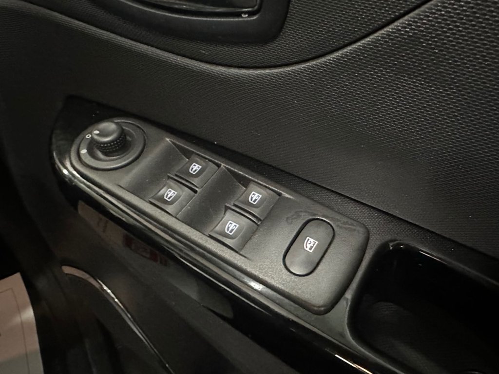 Used Renault Captur 2015 for sale - 76923371: Photo 25