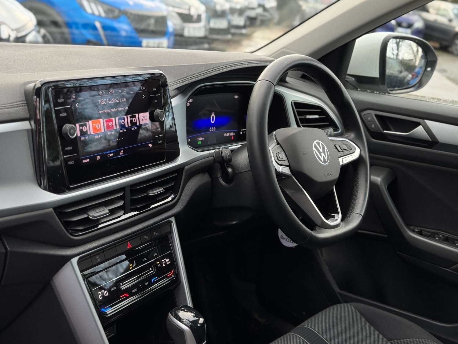 Used Volkswagen T-Roc 2023 for sale - 77578937: Photo 2