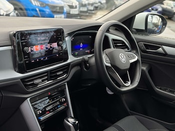 Used Volkswagen T-Roc 2023 for sale - 77578937: Photo