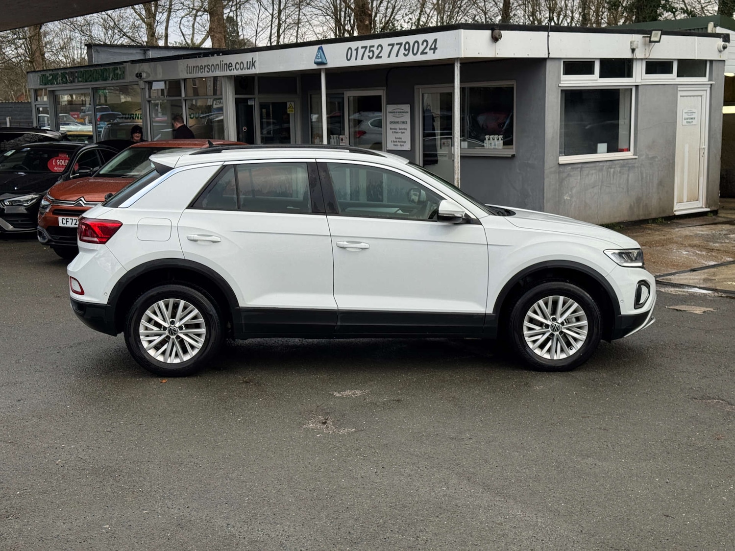 Used Volkswagen T-Roc 2023 for sale - 77578937: Photo 5