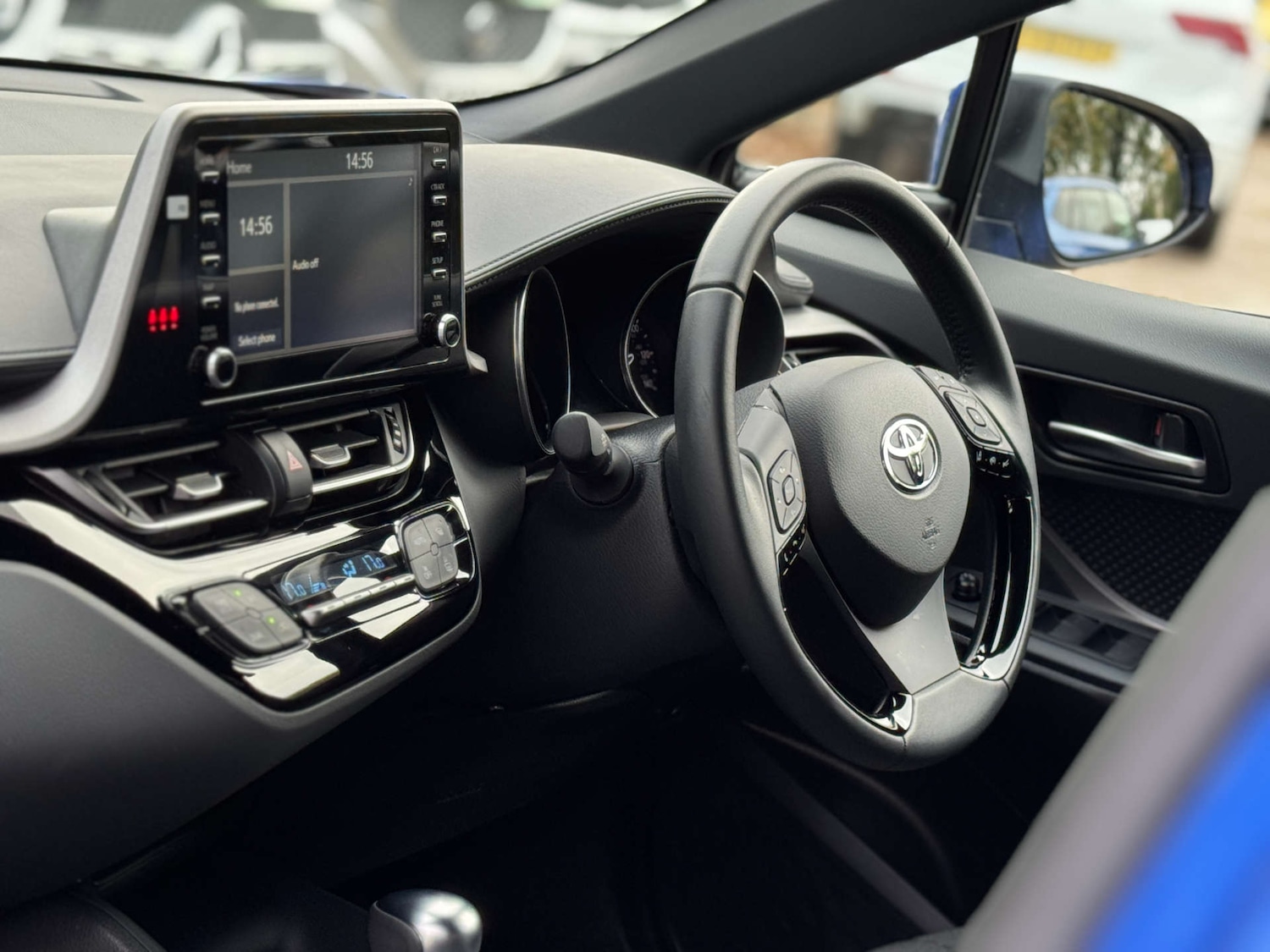 Used Toyota C-HR 2022 for sale - 76382746: Photo 2