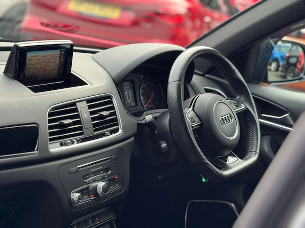 Used Audi Q3 2018 for sale - 76157431: Photo 2