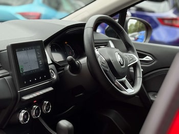 Used Renault Captur 2023 for sale - 75650453: Photo