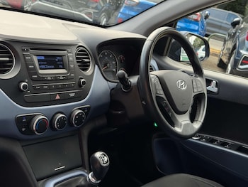 Used Hyundai i10 2015 for sale - 79404844: Photo