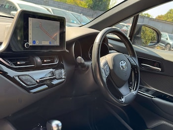 Used Toyota C-HR 2023 for sale - 79276792: Photo