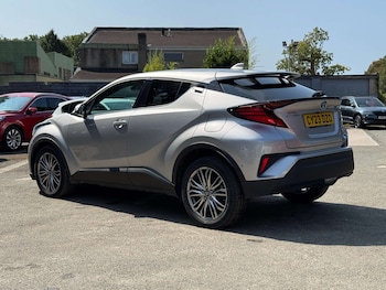 Used Toyota C-HR 2023 for sale - 79276792: Photo