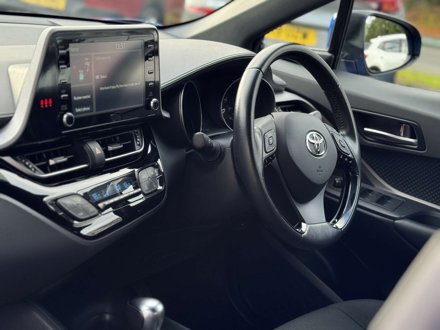 Used Toyota C-HR 2022 for sale - 76579653: Photo 2