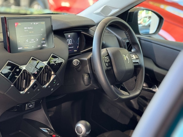 Used DS Automobiles DS 3 Crossback 2022 for sale - 75129938: Photo 2