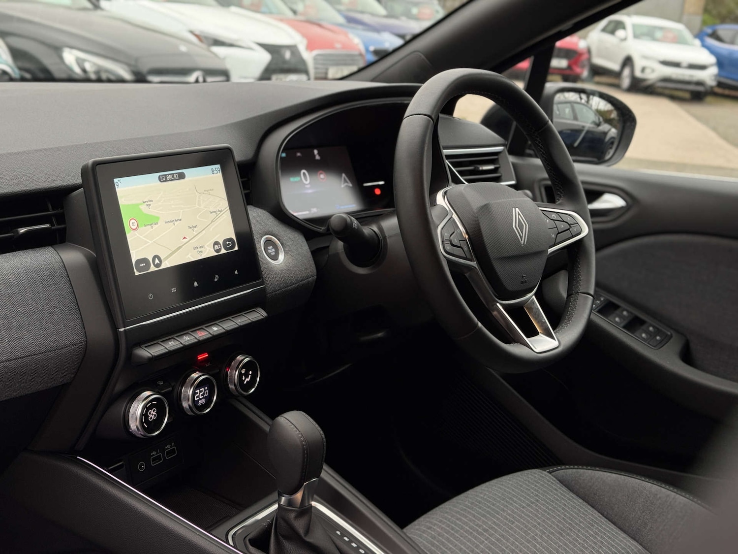 Used Renault Clio 2025 for sale - 77845576: Photo 2