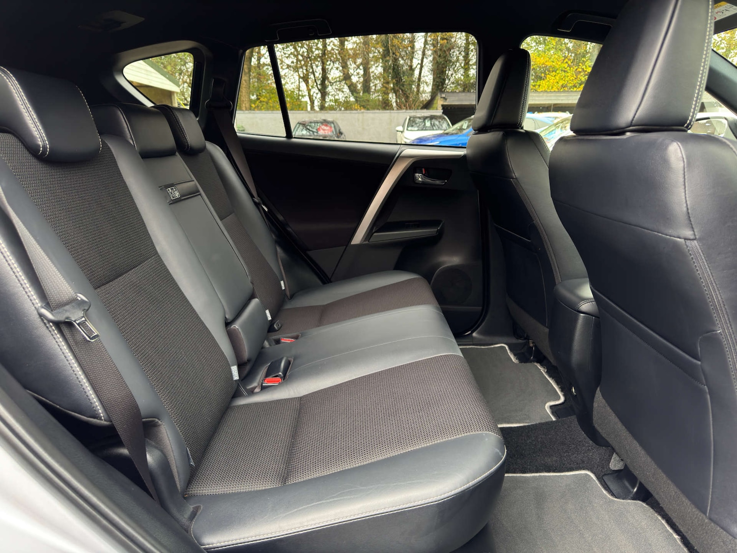 Used Toyota RAV4 2018 for sale - 76481377: Photo 15