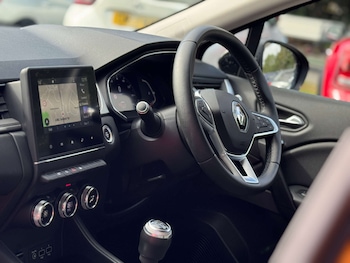 Used Renault Captur 2021 for sale - 76600637: Photo