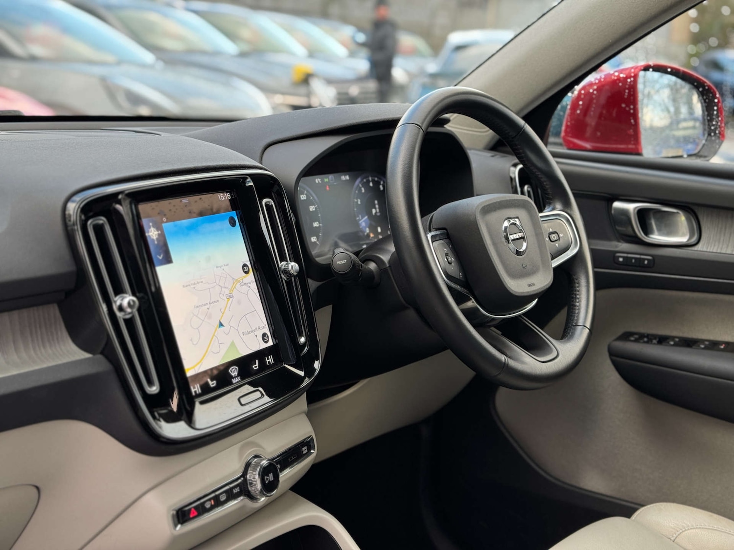 Used Volvo XC40 2020 for sale - 76829943: Photo 2