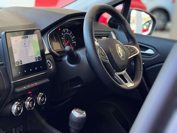 Used Renault Captur 2022 for sale - 76277701: Photo 2