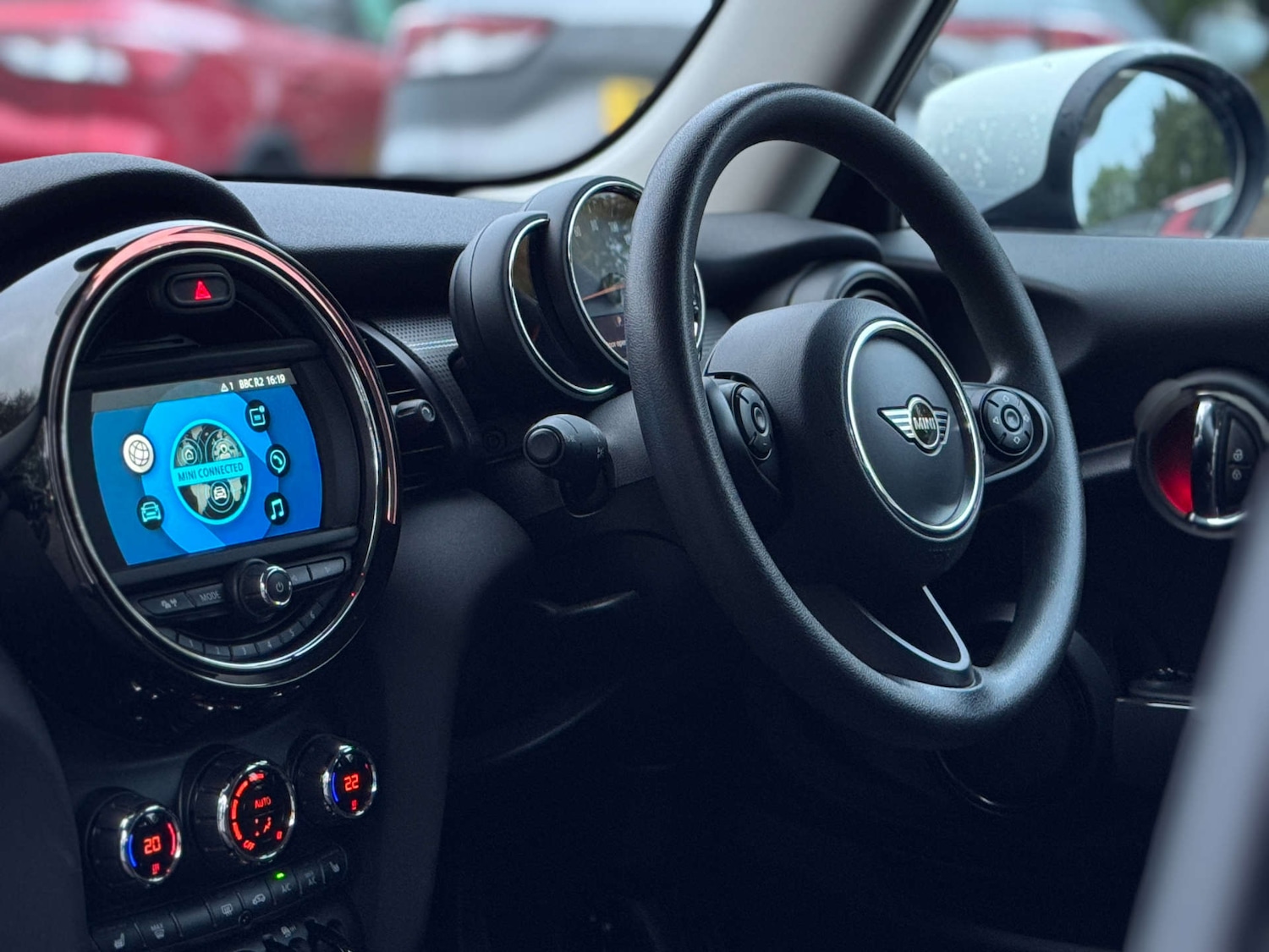 Used MINI Hatch 2019 for sale - 76379433: Photo 2