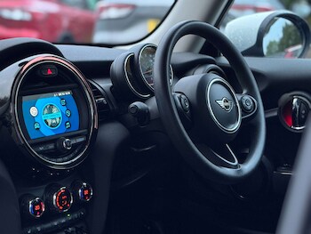 Used MINI Hatch 2019 for sale - 76379433: Photo