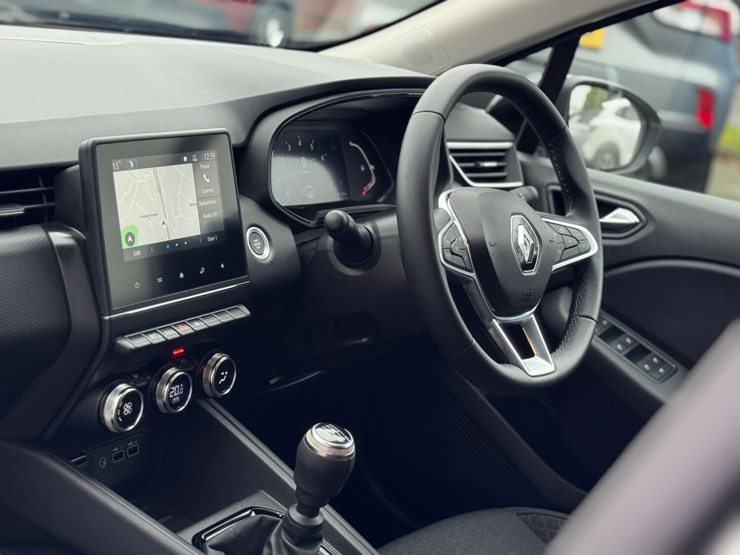 Used Renault Clio 2023 for sale - 76536184: Photo 2