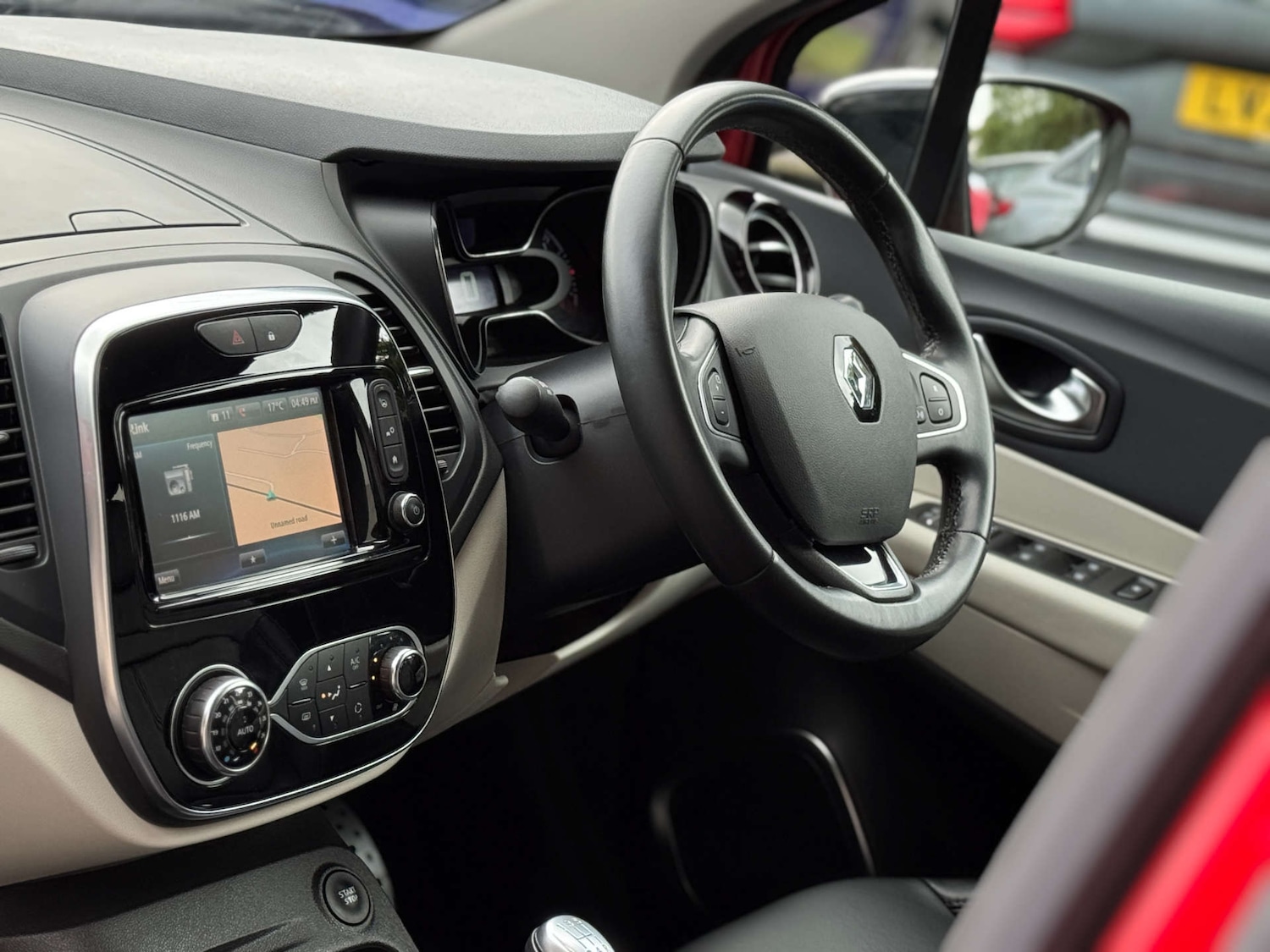 Used Renault Captur 2018 for sale - 76600584: Photo 2