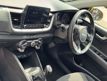 Used Kia Stonic 2023 for sale - 79216742: Photo