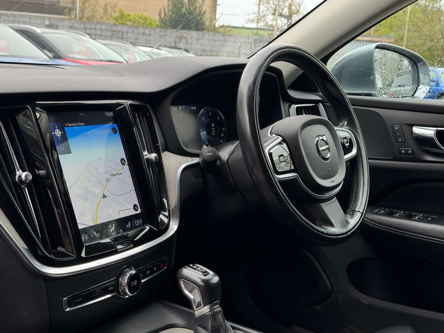 Used Volvo V60 2019 for sale - 78198778: Photo 2