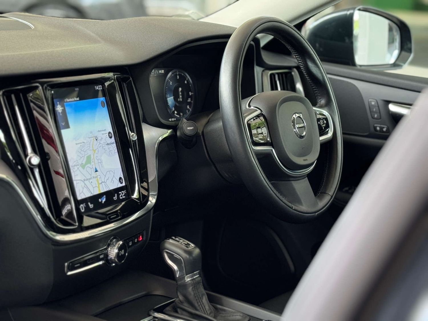 Used Volvo V60 2019 for sale - 77200688: Photo 2