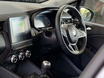 Used Renault Clio 2023 for sale - 75178544: Photo