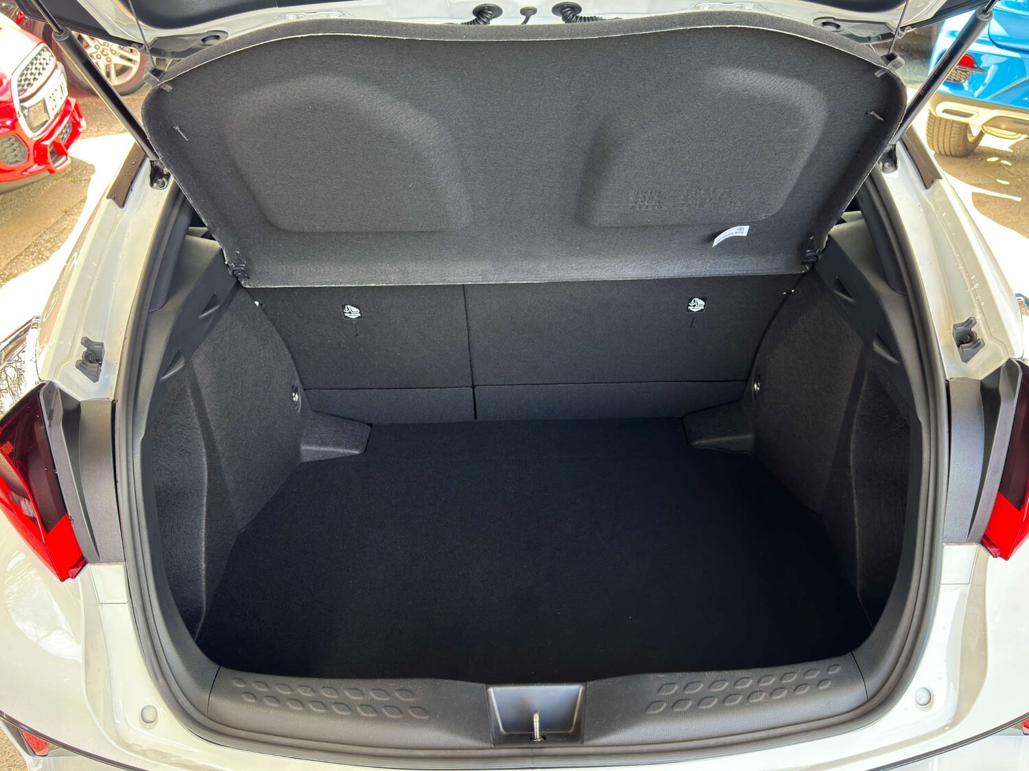 Used Toyota C-HR 2023 for sale - 78011132: Photo 17