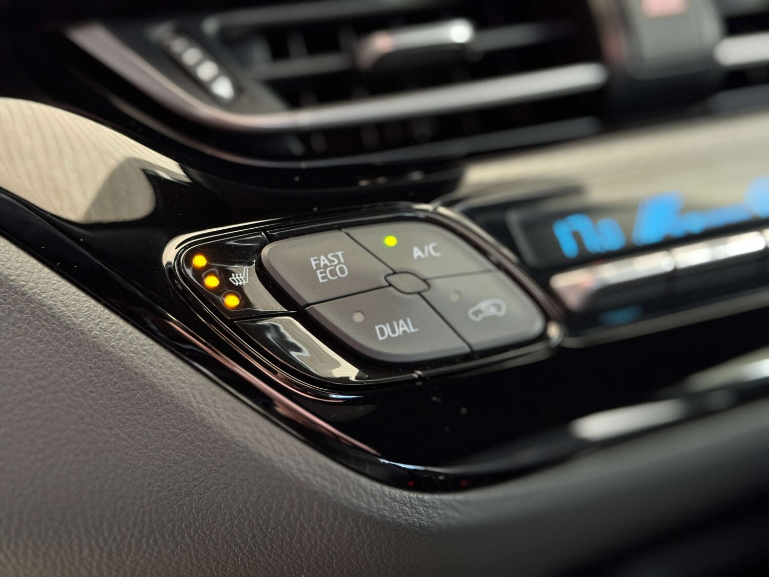 Used Toyota C-HR 2023 for sale - 78011132: Photo 25