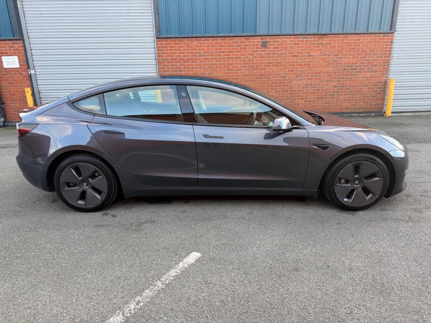 Used Tesla Model 3 2021 for sale - 76610142: Photo 2