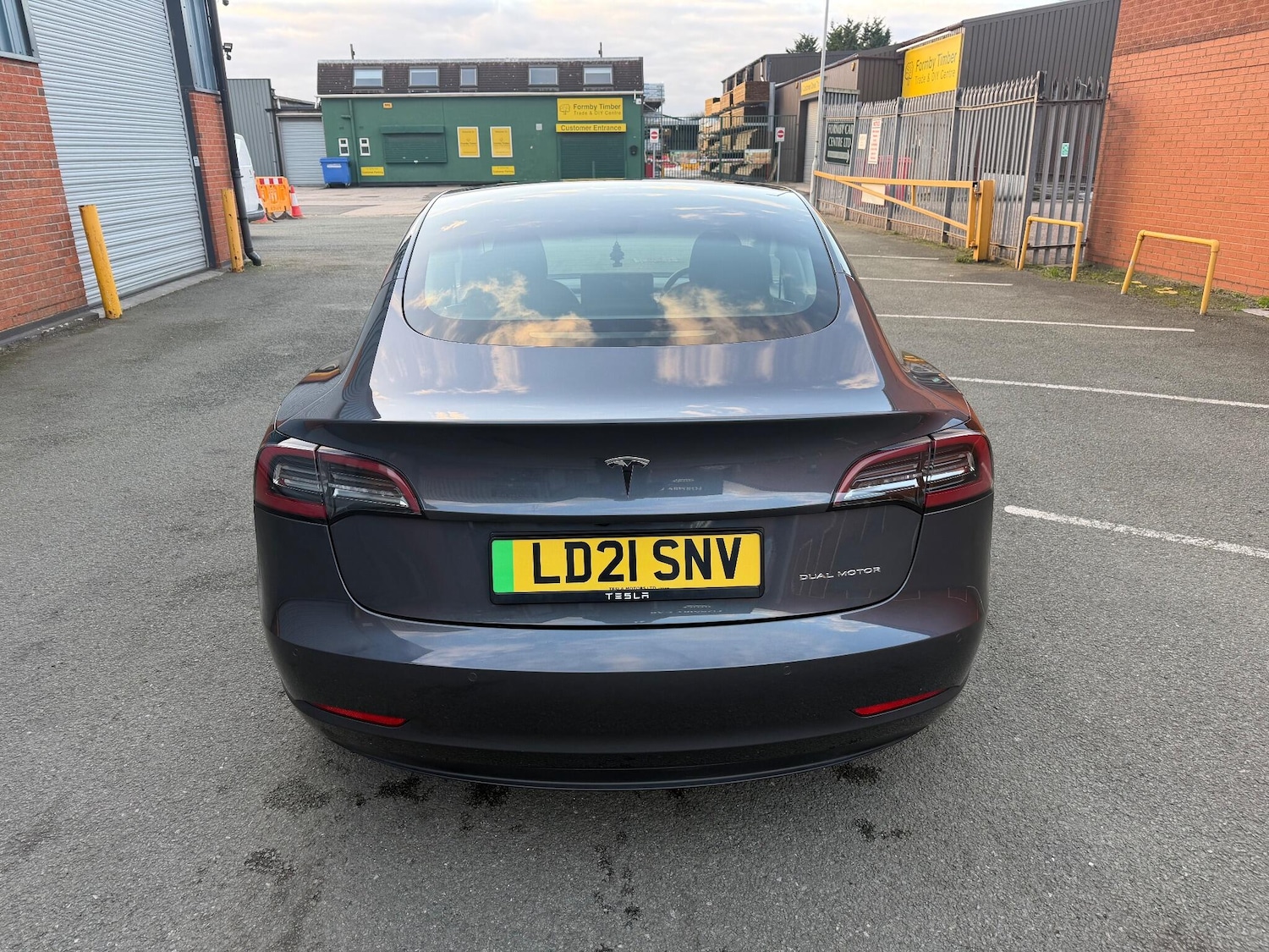 Used Tesla Model 3 2021 for sale - 76610142: Photo 4