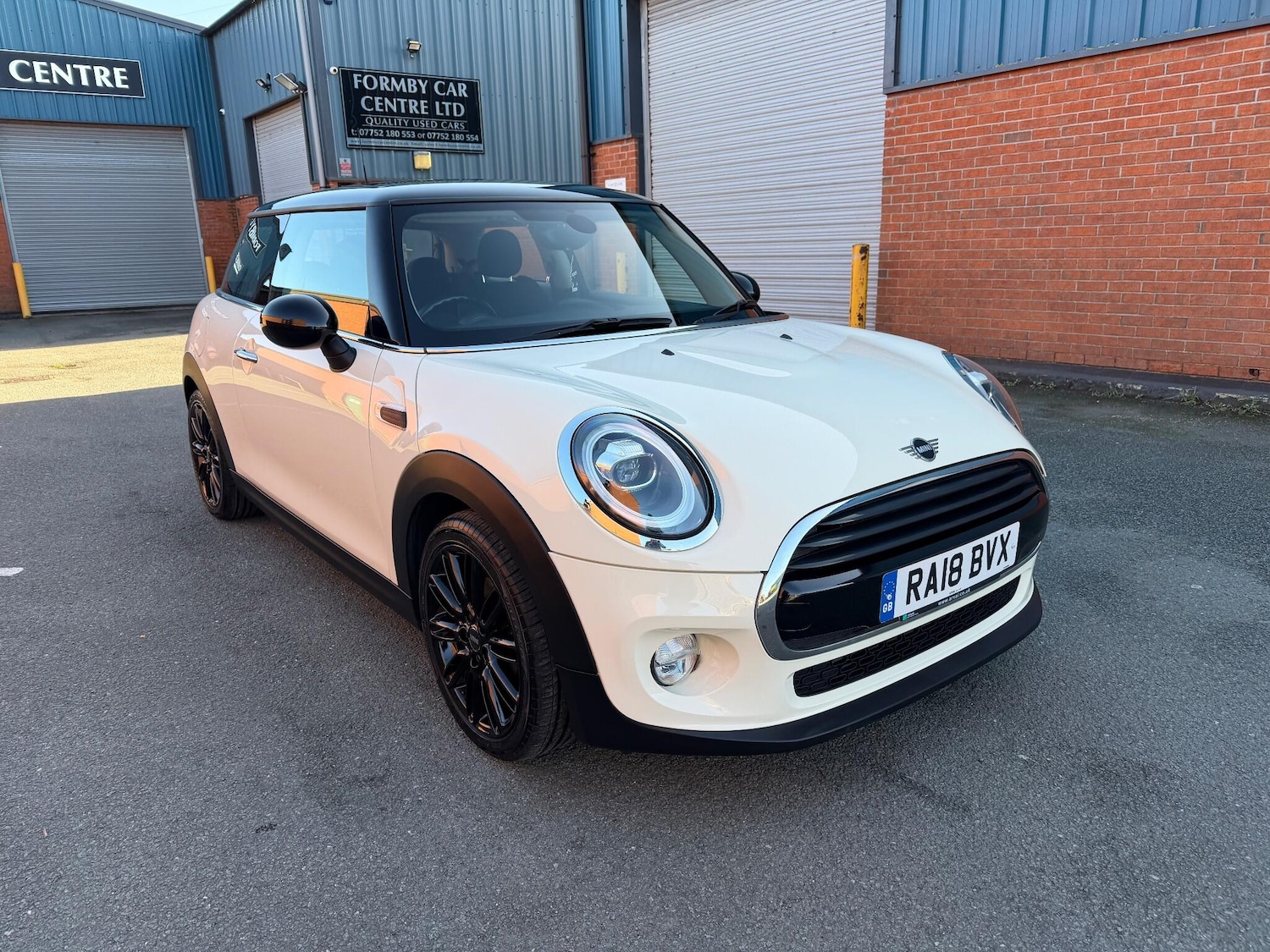 Used MINI Hatch 2018 for sale - 76610158: Photo 1