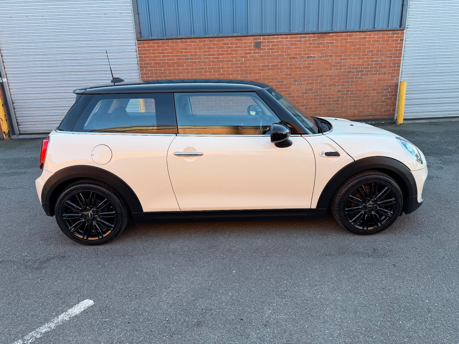 Used MINI Hatch 2018 for sale - 76610158: Photo 2