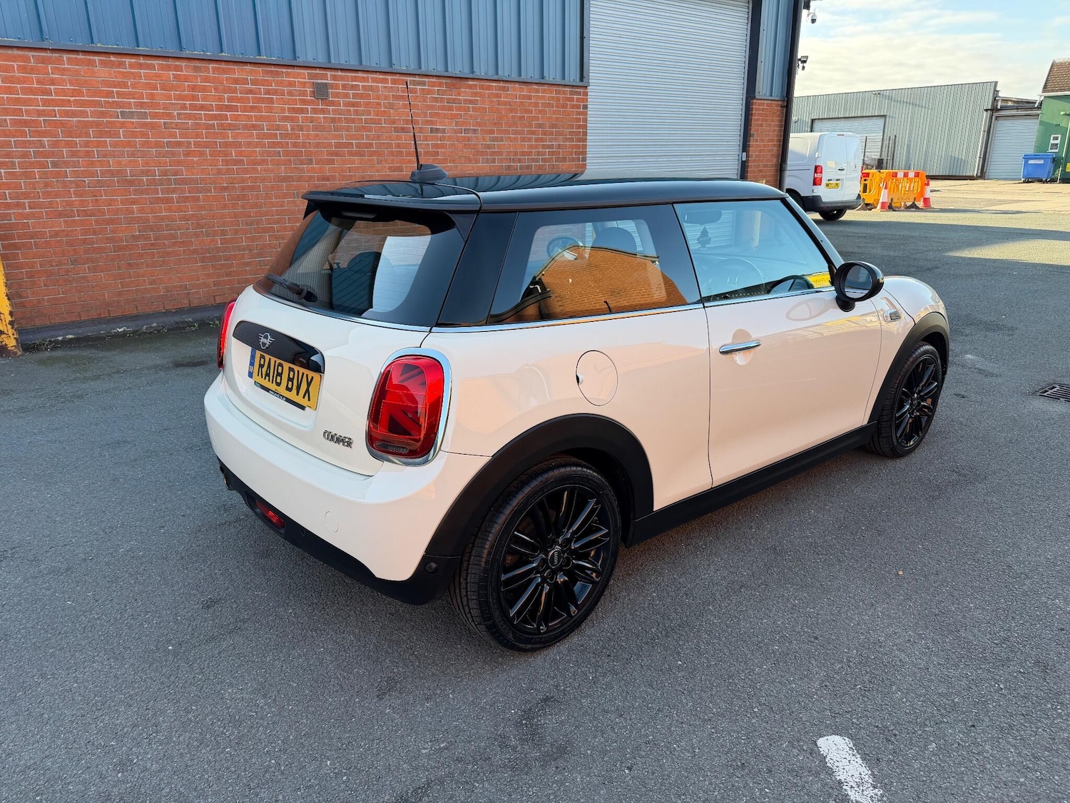 Used MINI Hatch 2018 for sale - 76610158: Photo 3
