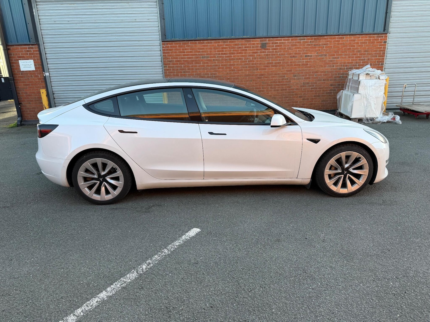 Used Tesla Model 3 2021 for sale - 76607308: Photo 2