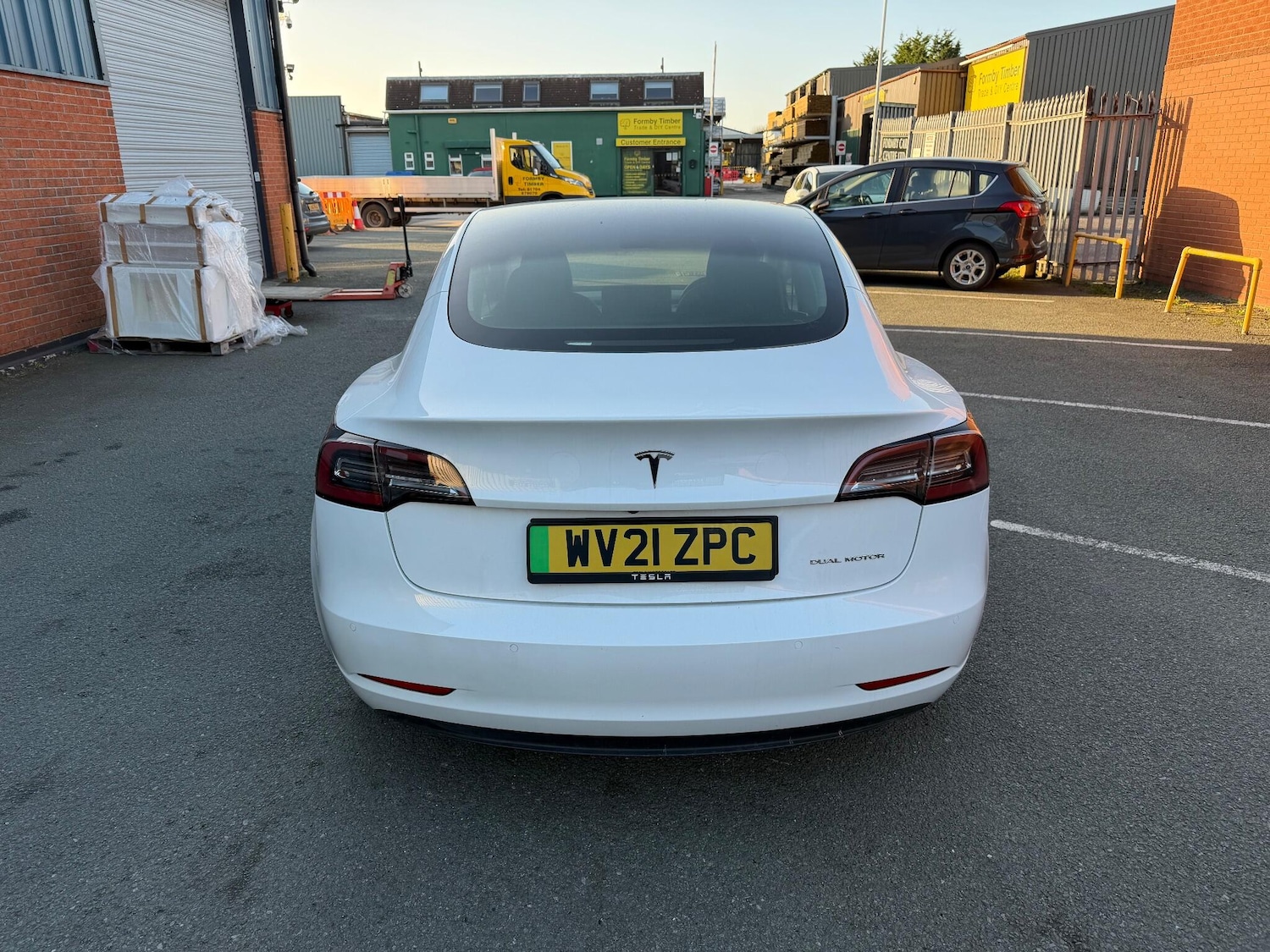 Used Tesla Model 3 2021 for sale - 76607308: Photo 4