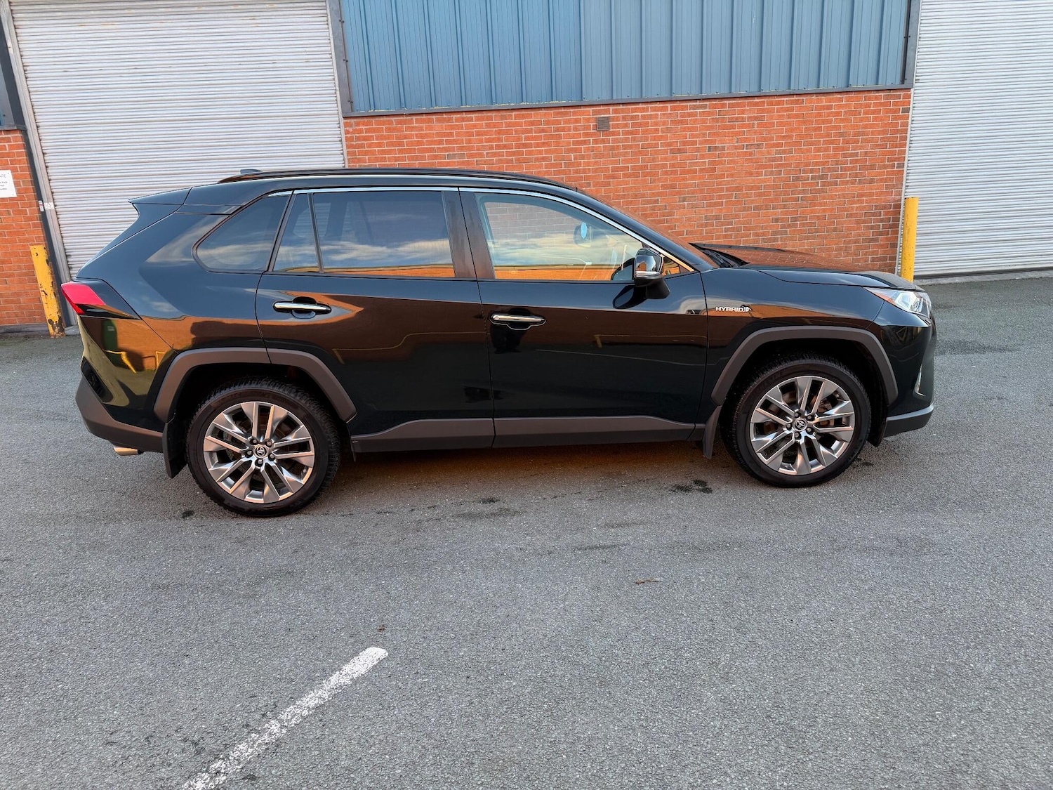 Used Toyota RAV4 2021 for sale - 77040697: Photo 2