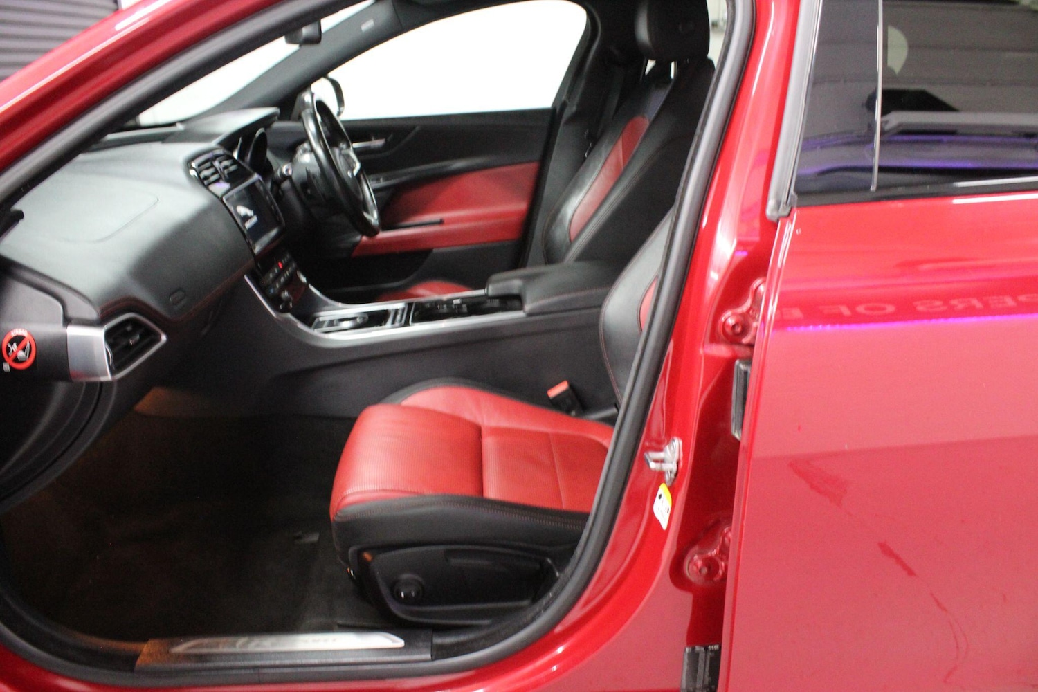 Used Jaguar XE 2016 for sale - 76138497: Photo 13