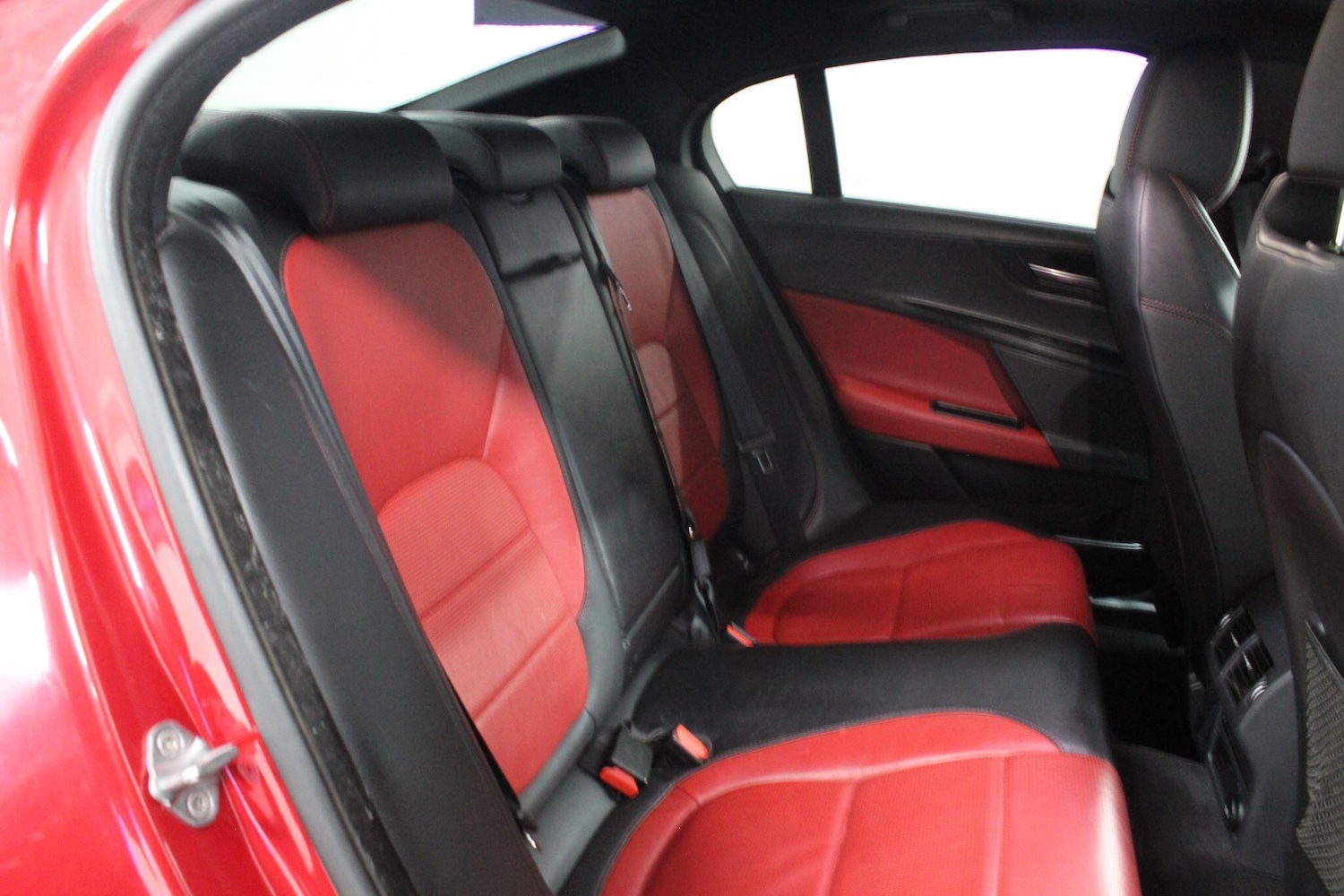 Used Jaguar XE 2016 for sale - 76138497: Photo 16