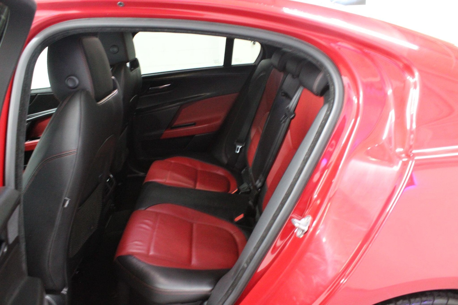 Used Jaguar XE 2016 for sale - 76138497: Photo 17