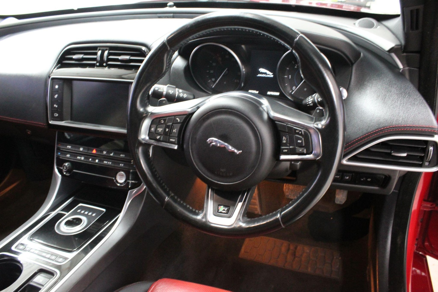 Used Jaguar XE 2016 for sale - 76138497: Photo 20