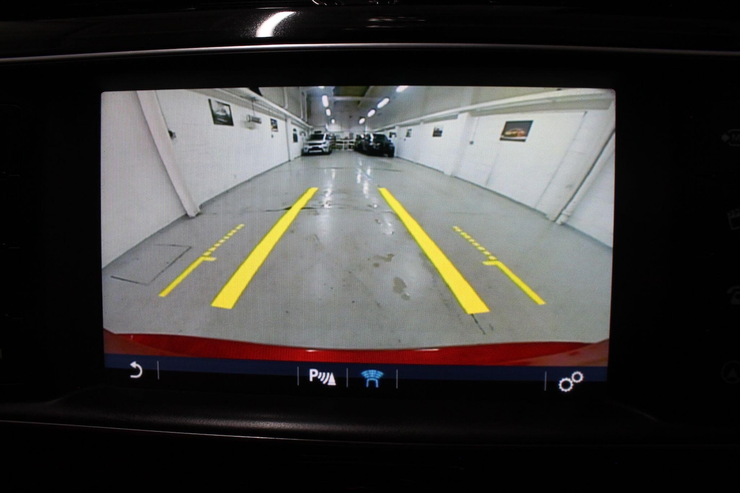 Used Jaguar XE 2016 for sale - 76138497: Photo 24