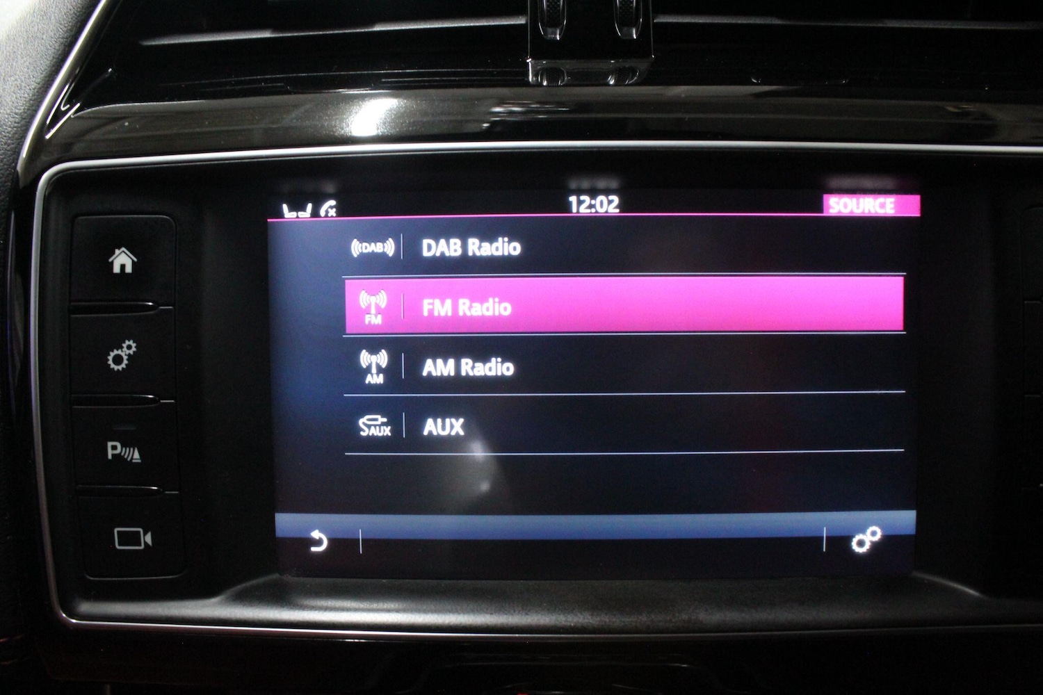 Used Jaguar XE 2016 for sale - 76138497: Photo 27