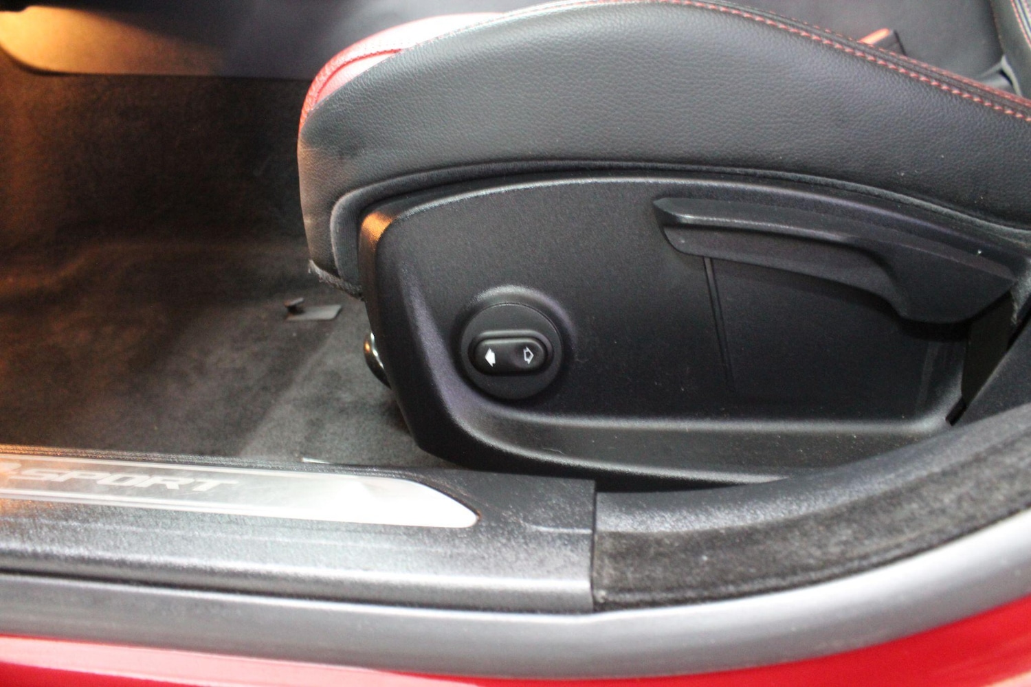 Used Jaguar XE 2016 for sale - 76138497: Photo 32