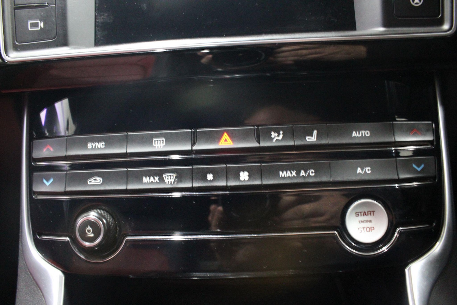 Used Jaguar XE 2016 for sale - 76138497: Photo 33