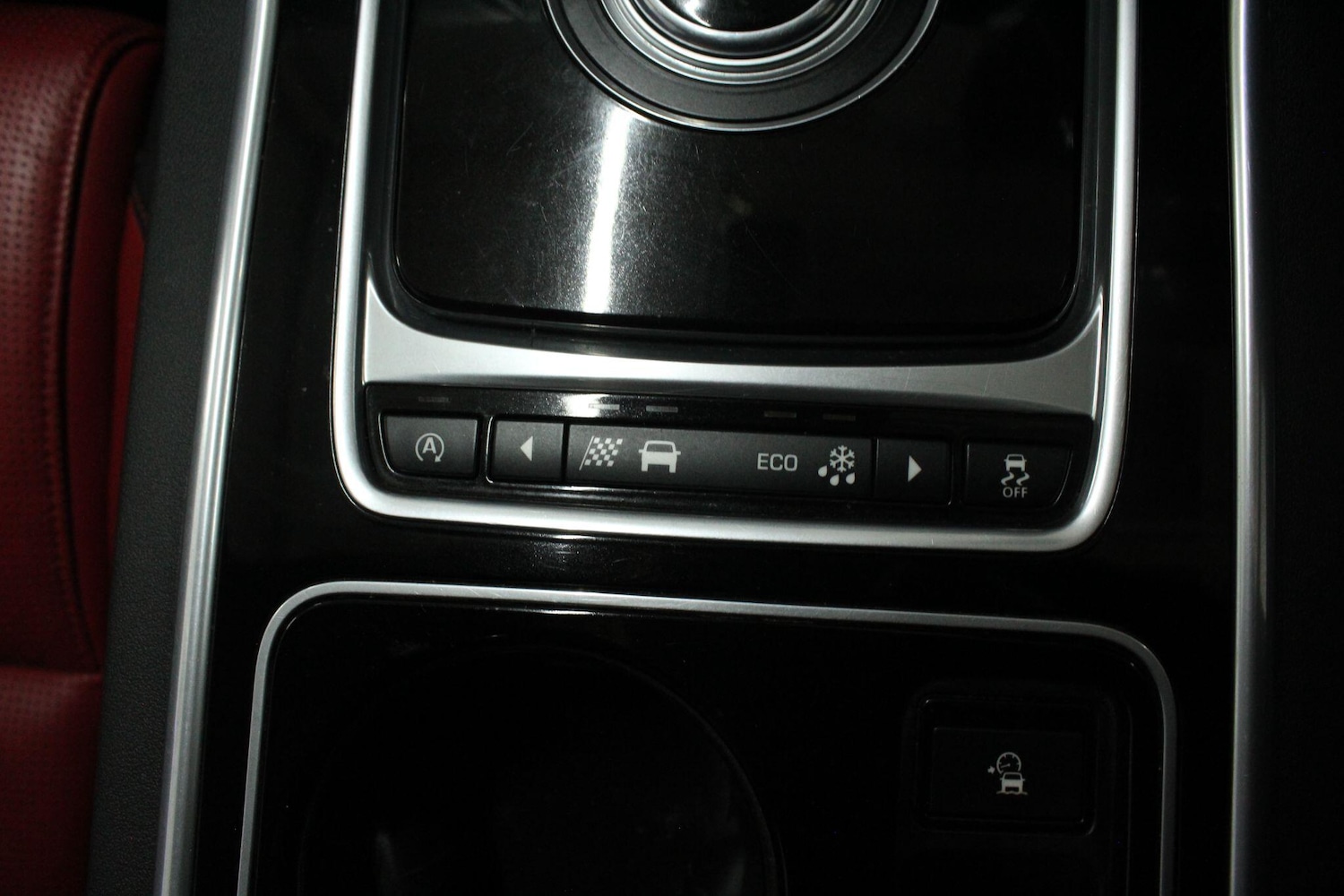 Used Jaguar XE 2016 for sale - 76138497: Photo 35