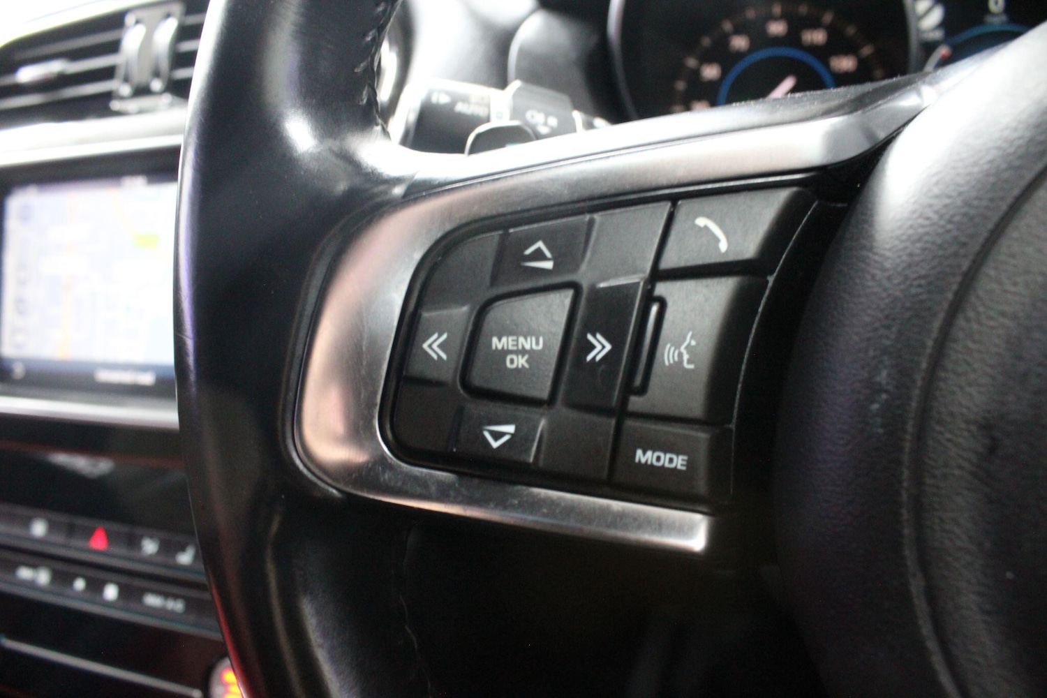 Used Jaguar XE 2016 for sale - 76138497: Photo 36